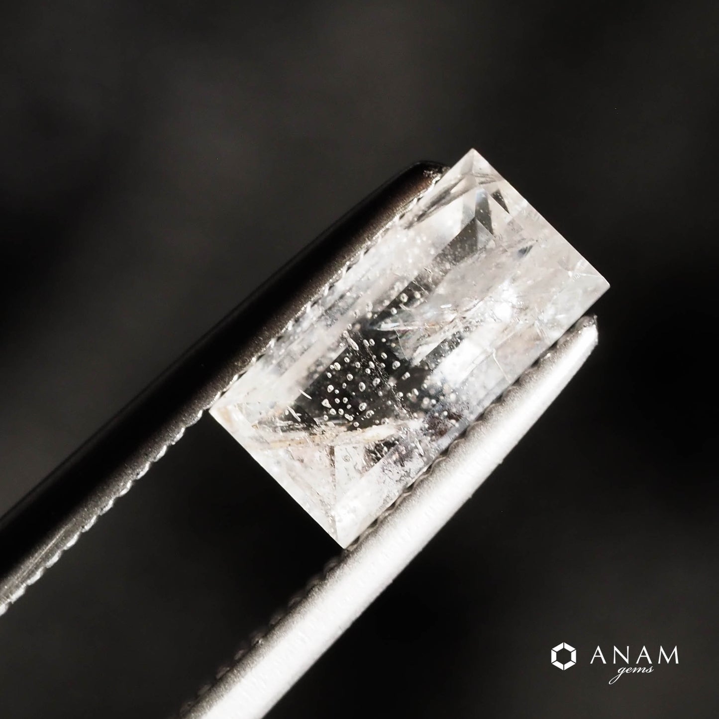 チカロバイト(Chkalovite)0.7ct ルース|希少ベリリウム系鉱物・無色透明 レアストーン 彩珠鑑別書付 ロシア産