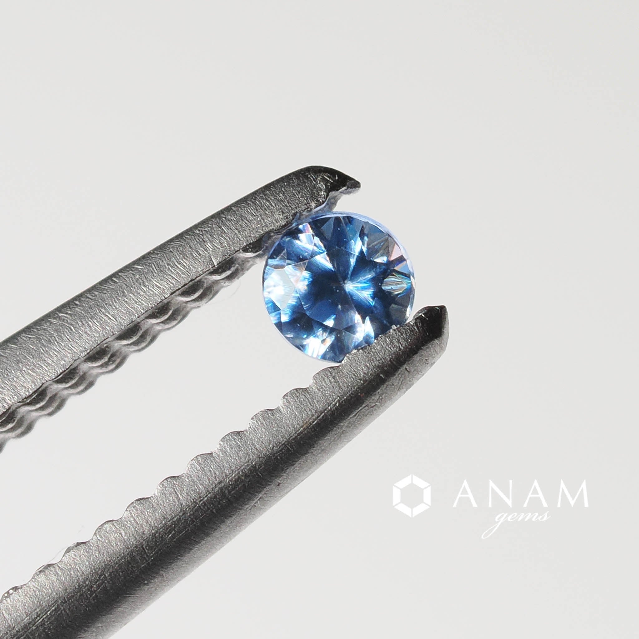ベニトアイト 0.04ct ルース｜サンベニト鉱山産（Benitoite, San