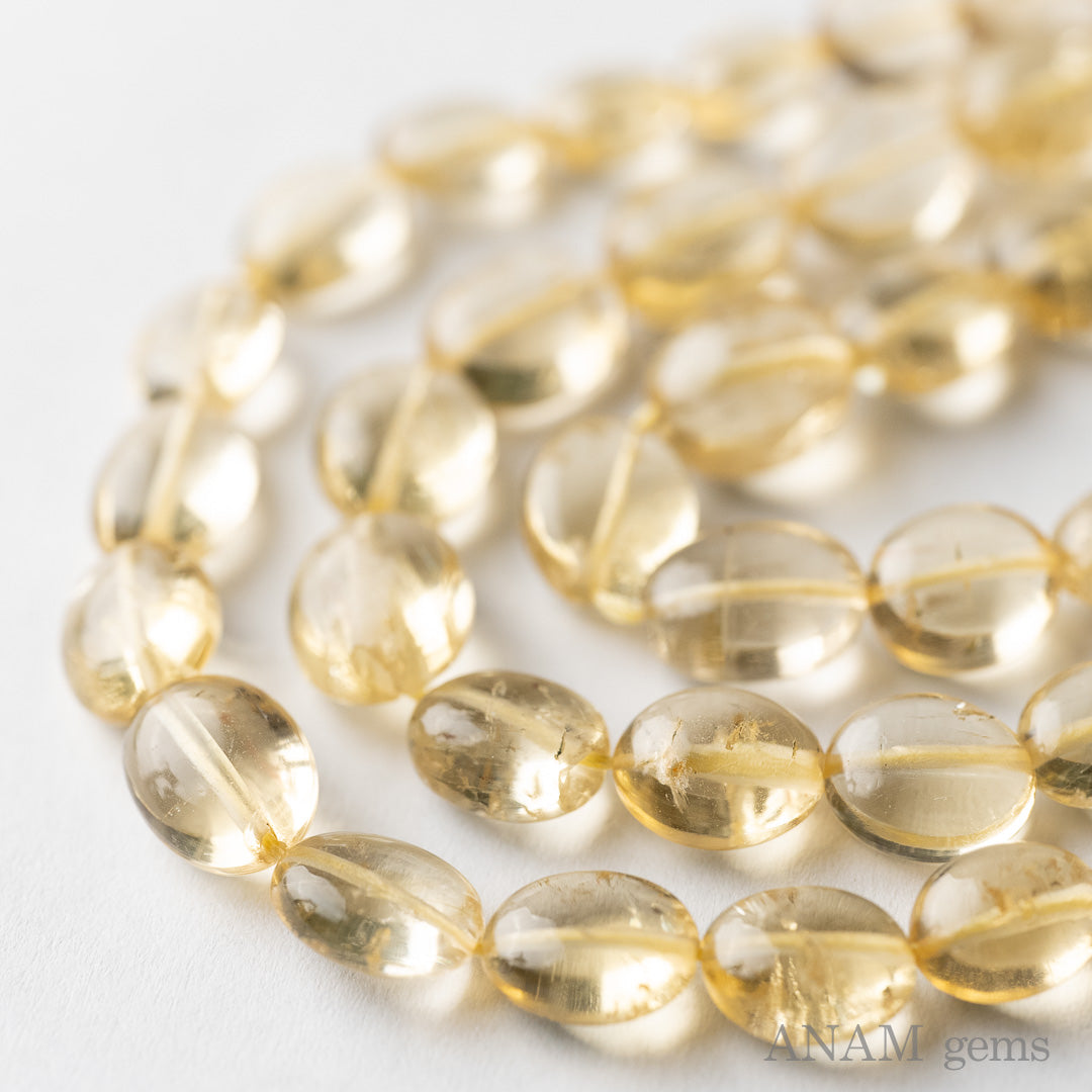 イエロースキャポライト オーバルカット|微光をまとった、レモンシャーベットのような石