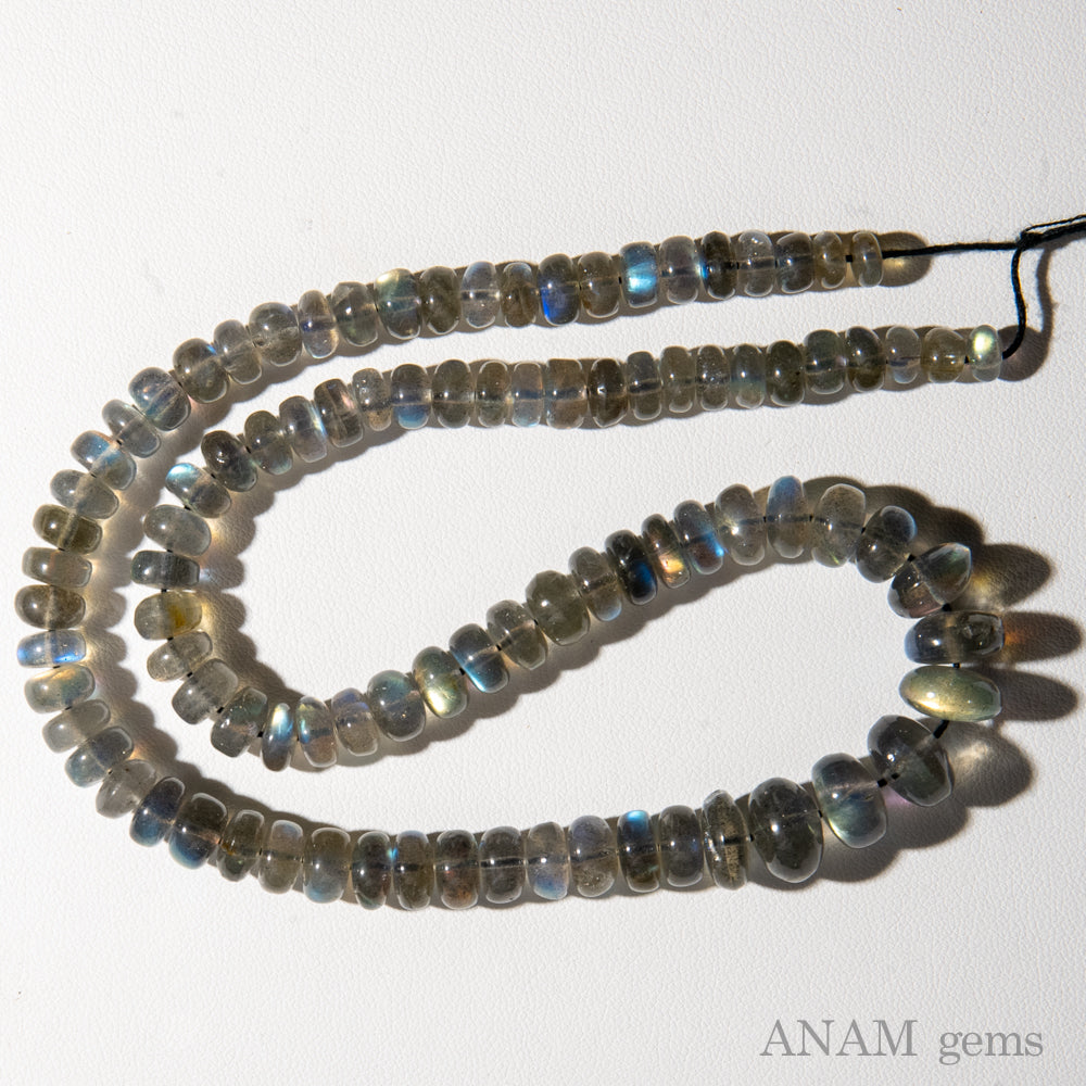 ラブラドライト スムース ロンデル|光の揺らぎと奥行きを映すグレーの石