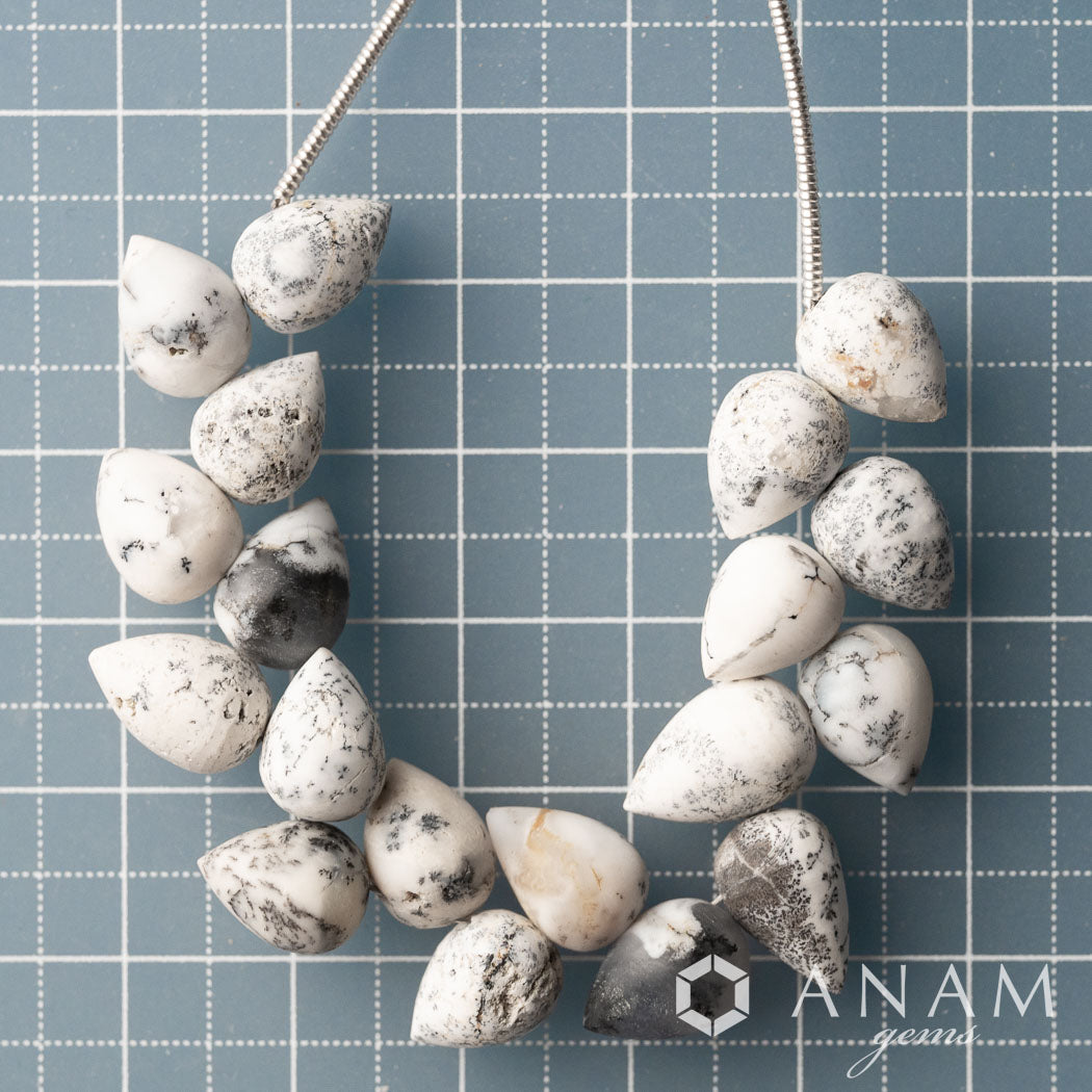 フロストデンドライトオパール フラワーバッドカット|ミルキーな表情に浮かぶ景色