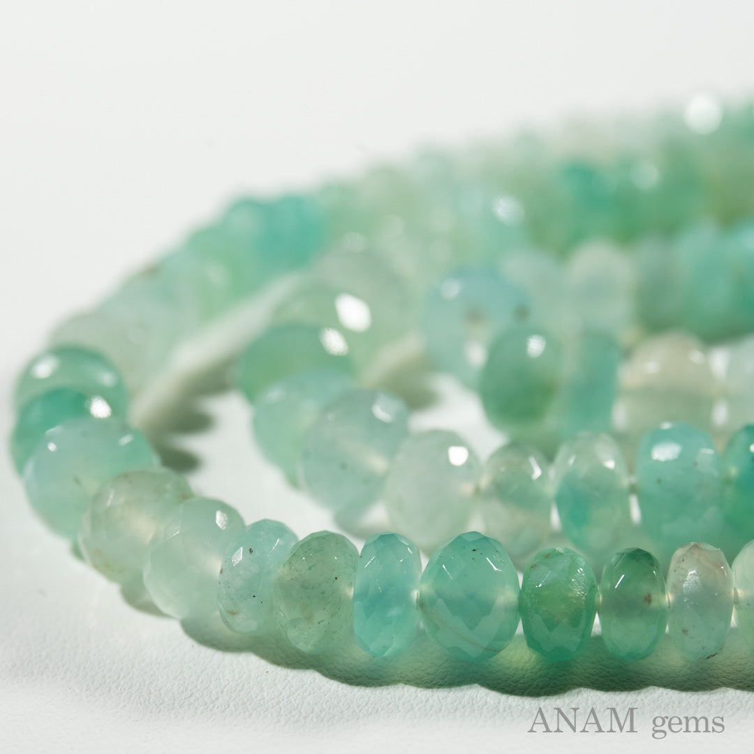 アクアプレーズ ロンデルビーズ|海の泡のように揺らめく淡青と白の天然石