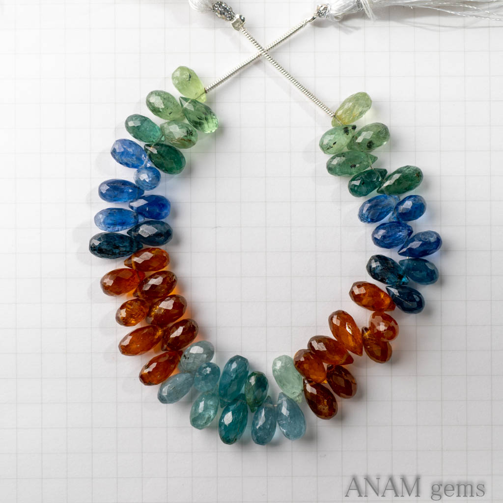 【希少色】マルチカラー カイヤナイト ドロップ カット