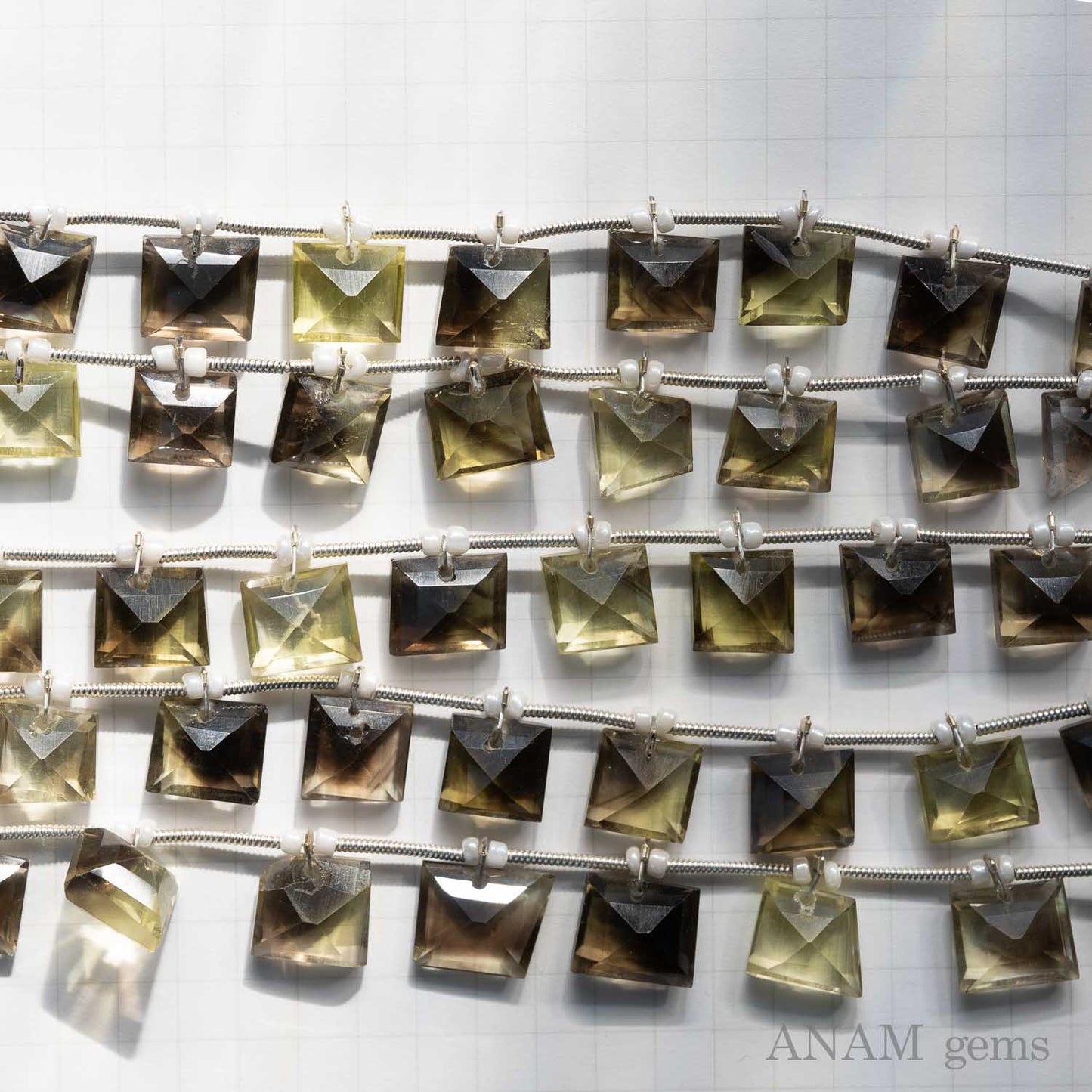 レモンスモーキークォーツ ランダムファセットカット シングルホール(1穴)