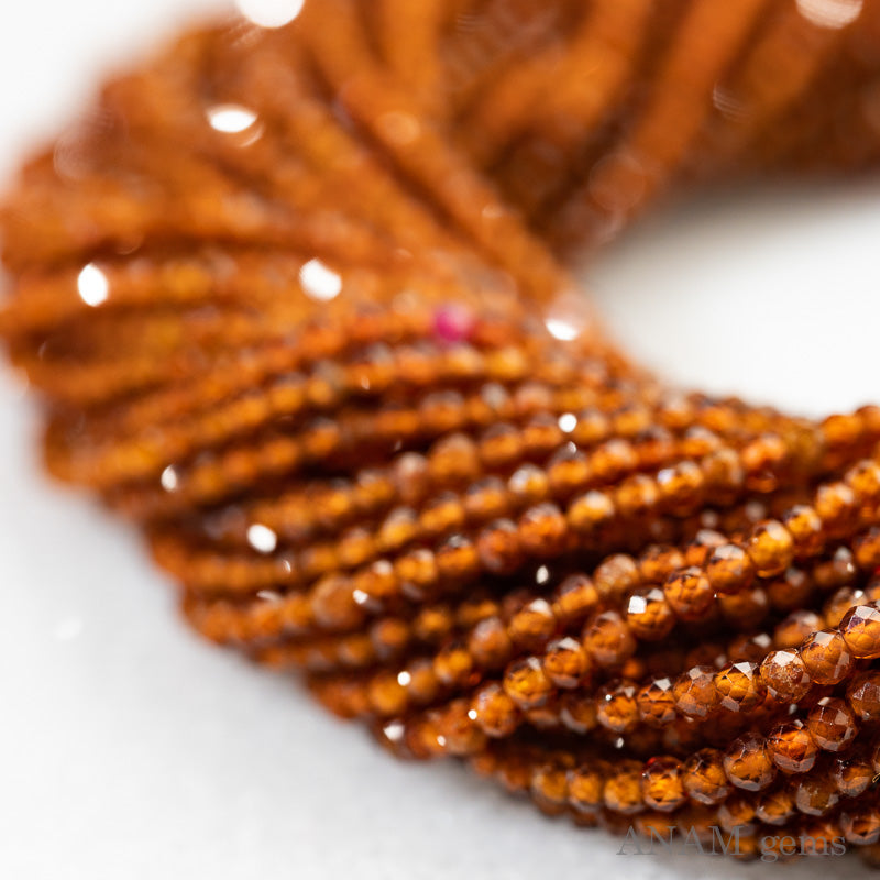 ヘソナイトガーネット 2mmボールカット