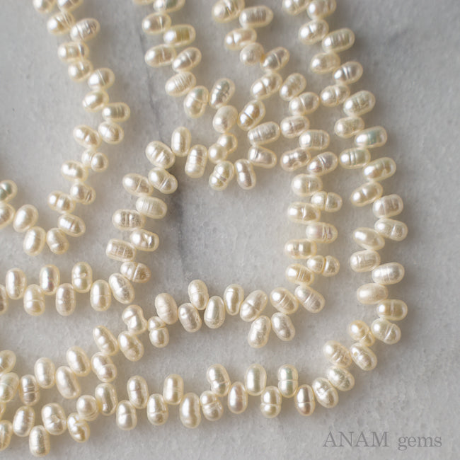 ナチュラルホワイト クレオパトラ 淡水パール|真珠の原点に立ち返る、静かな光