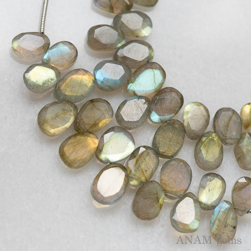 ラブラドライト MOMO花スライス カットビーズ