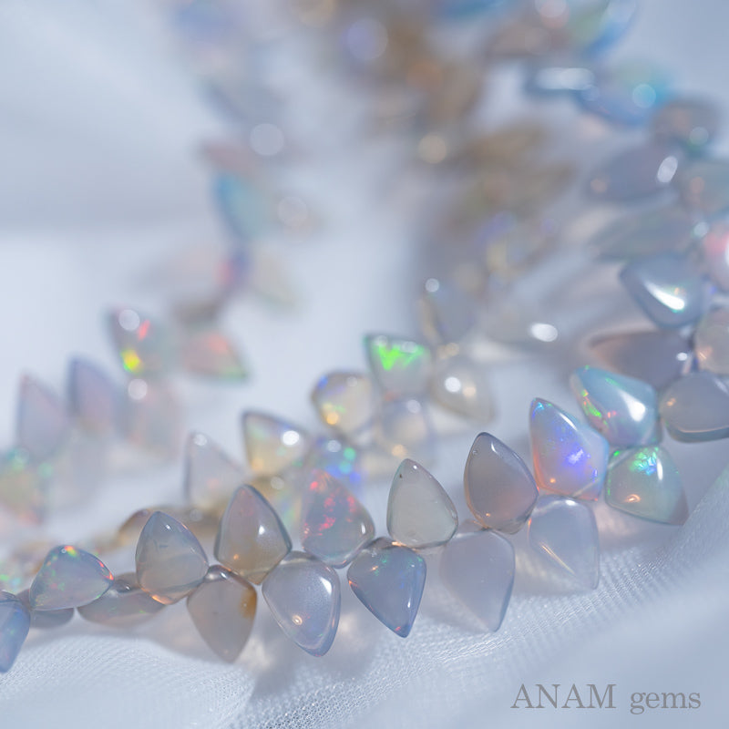 ピジョットカラー シールド(盾)シェイプスムース エチオピア ピジョン【ファンシーカラーオパール️】