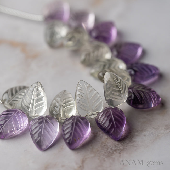 녹색 자수정 핑크 자 수정 잎 조각 구슬을 조각합니다