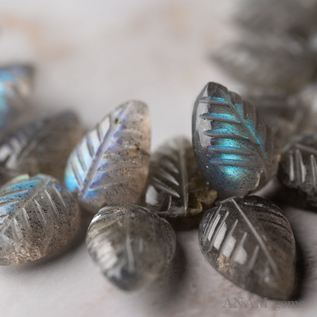 ラブラドライト リーフカービング ビーズ