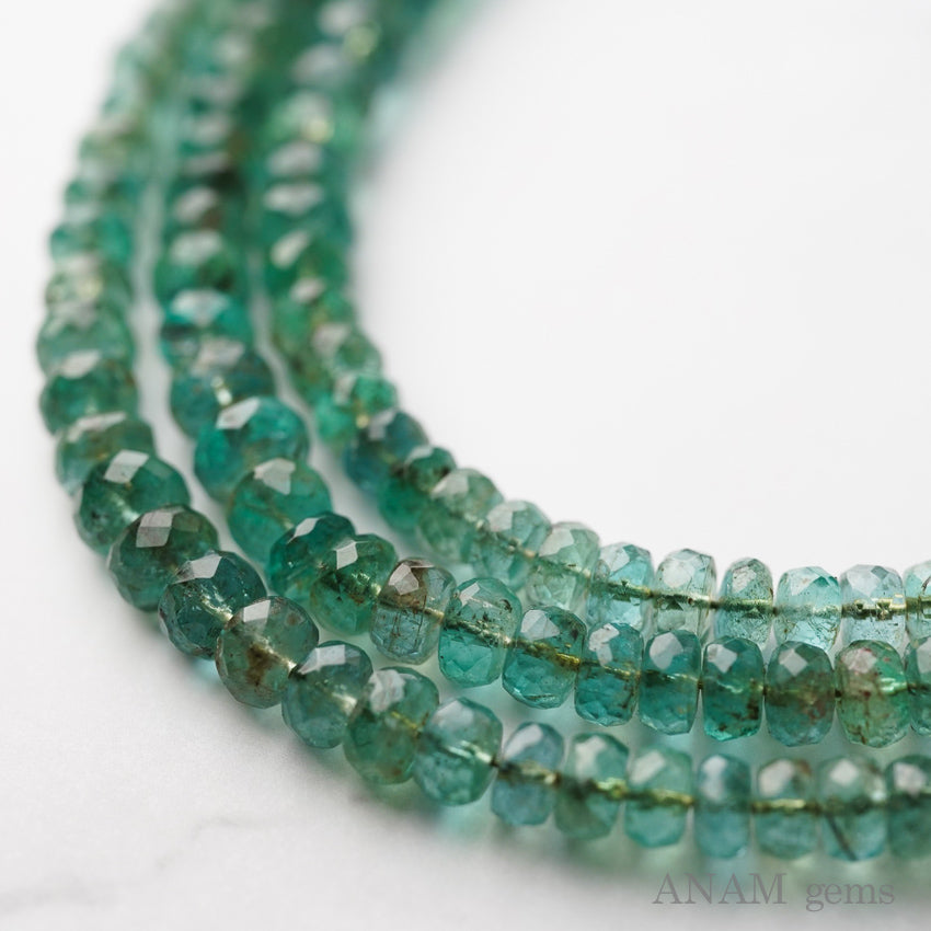 【厚みたっぷり!】 エメラルド ボタンカット【ザンビア産】