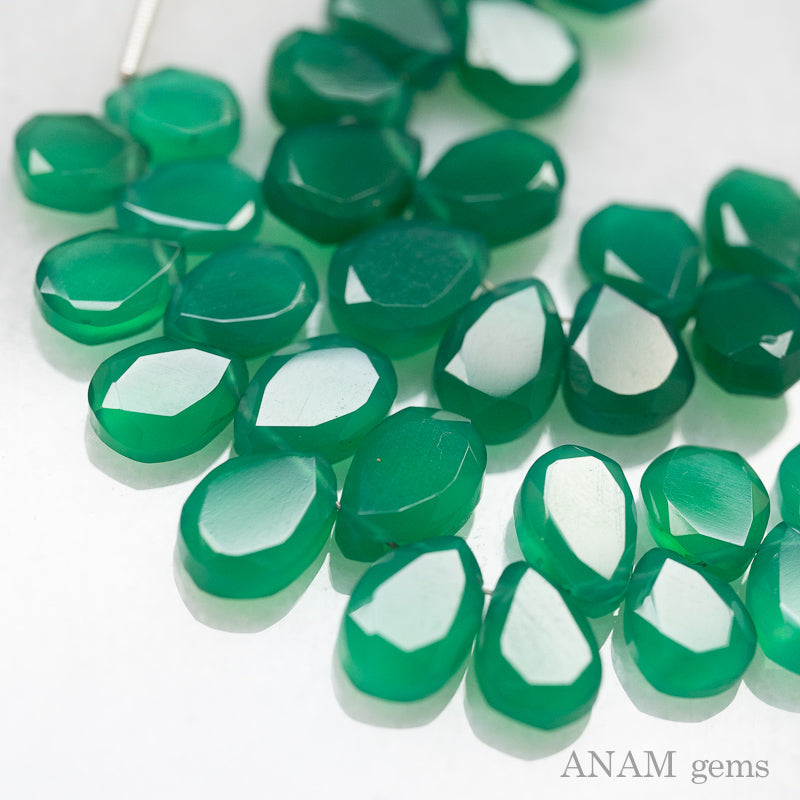 グリーンオニキス MOMO花スライスカット ビーズ