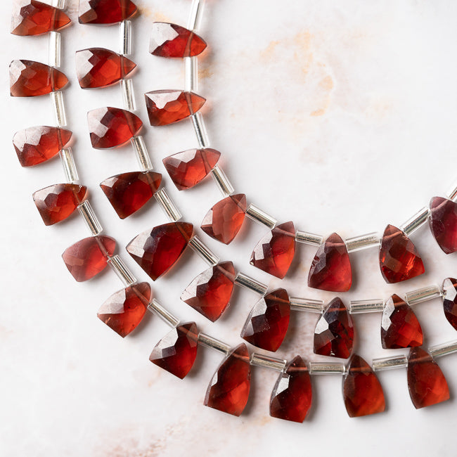 モザンビーク産 ガーネット トリリアントカット