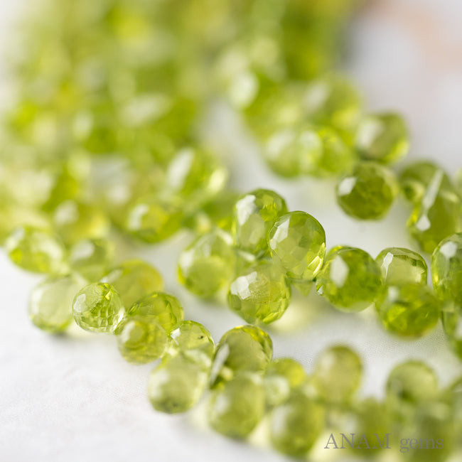 【半連対応!】【新ロット】ペリドット ドロップカットビーズ【ビーズfriend夏号(vol.79)掲載】