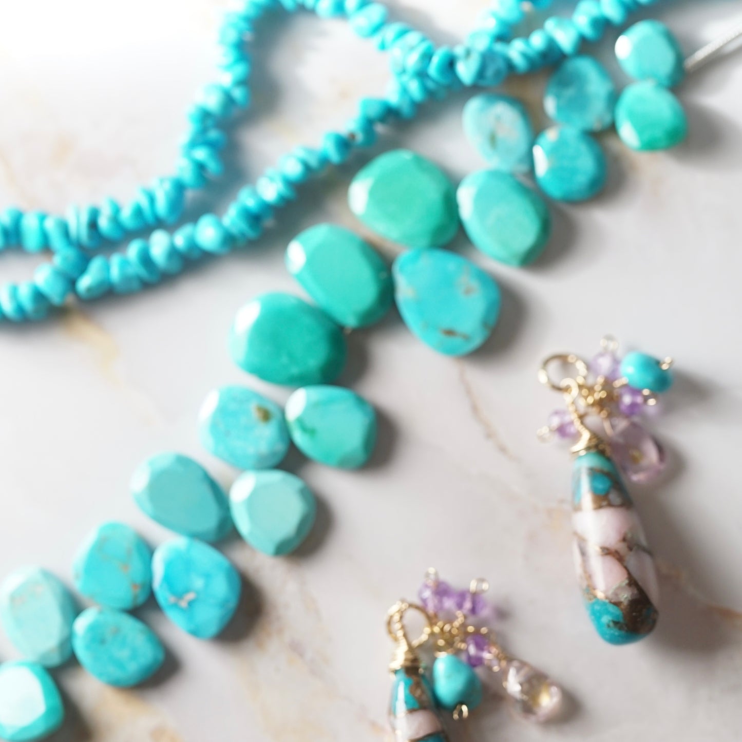 アリゾナターコイズ MOMO花スライスカット ビーズ
