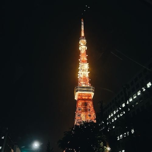 イベントが終わった熱が冷めなくて、東京タワーのふもとで