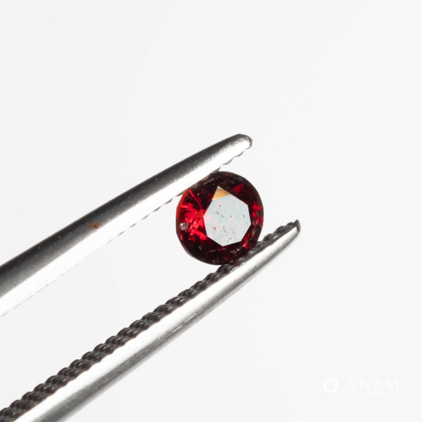 【バダフシャン州産】クリノヒューマイト（Clinohumite）0.14ct 3.2mm RD