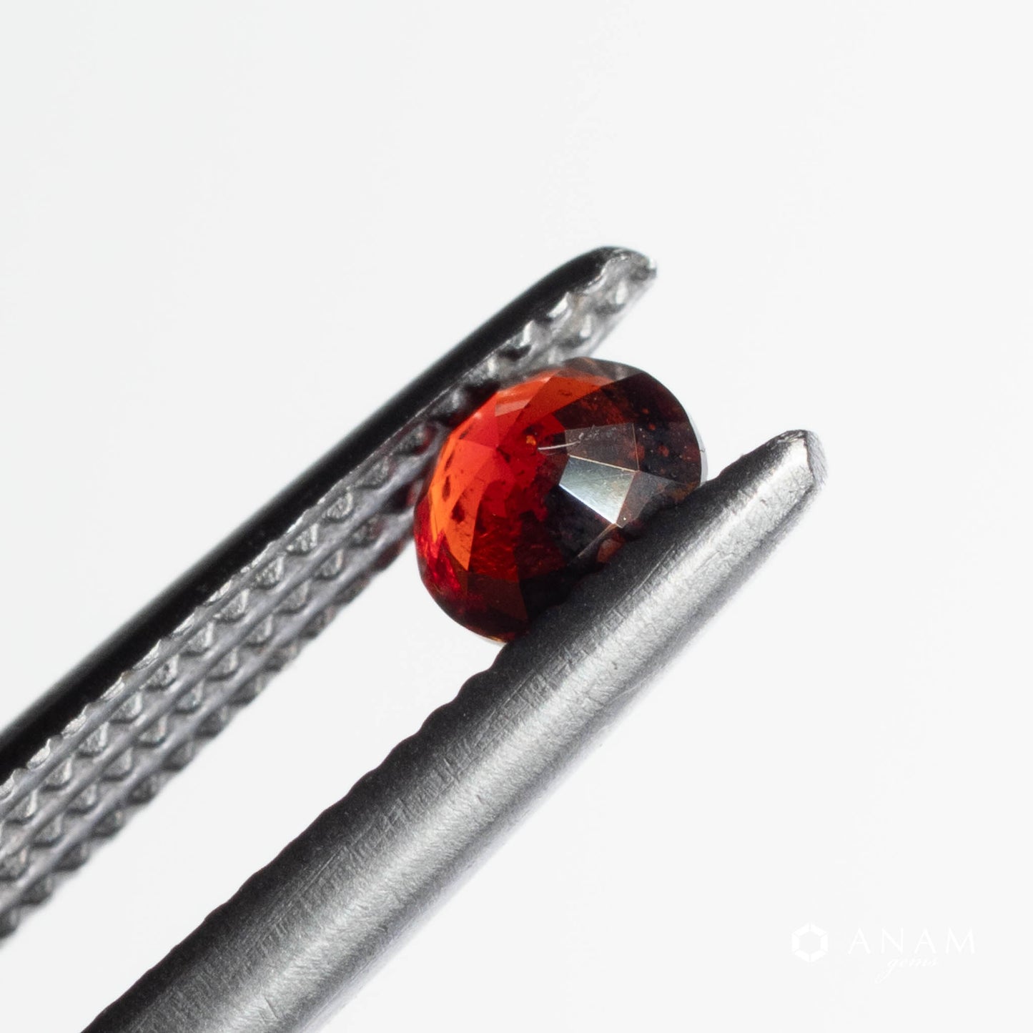 【バダフシャン州産】クリノヒューマイト（Clinohumite）0.14ct 3.2mm RD
