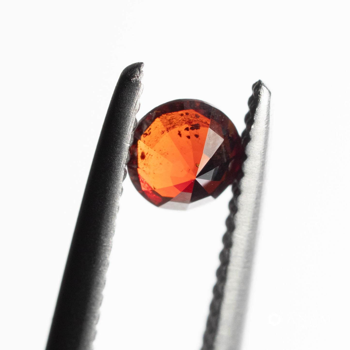 【バダフシャン州産】クリノヒューマイト（Clinohumite）0.14ct 3.2mm RD