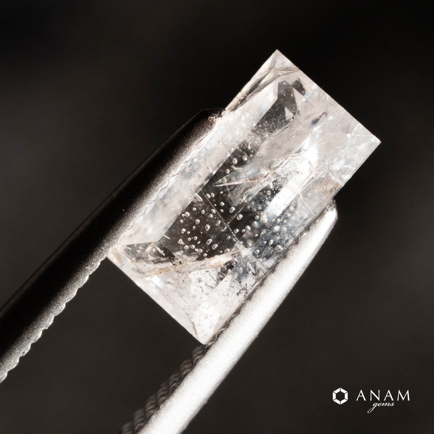 チカロバイト（Chkalovite）0.7ct ルース｜希少ベリリウム系鉱物・無色透明 レアストーン 彩珠鑑別書付 ロシア産