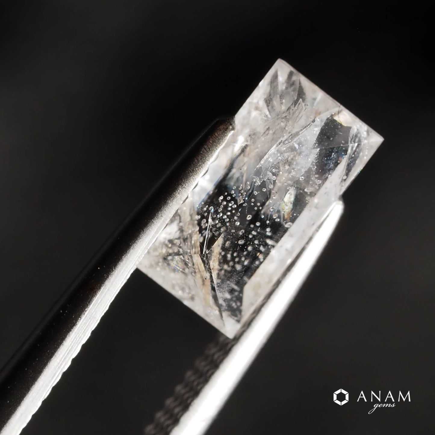 チカロバイト（Chkalovite）0.7ct ルース｜希少ベリリウム系鉱物・無色透明 レアストーン 彩珠鑑別書付 ロシア産