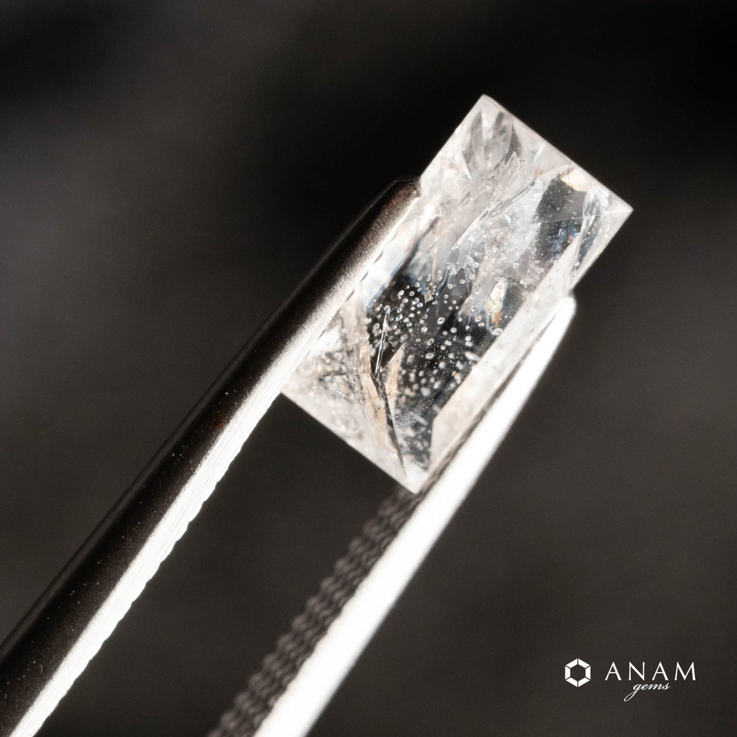 チカロバイト（Chkalovite）0.7ct ルース｜希少ベリリウム系鉱物・無色透明 レアストーン 彩珠鑑別書付 ロシア産