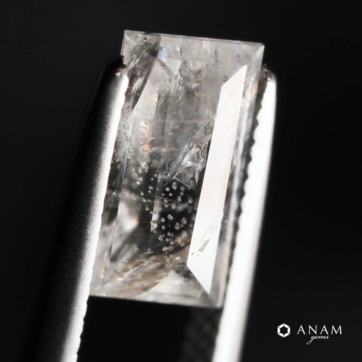 チカロバイト（Chkalovite）0.7ct ルース｜希少ベリリウム系鉱物・無色透明 レアストーン 彩珠鑑別書付 ロシア産