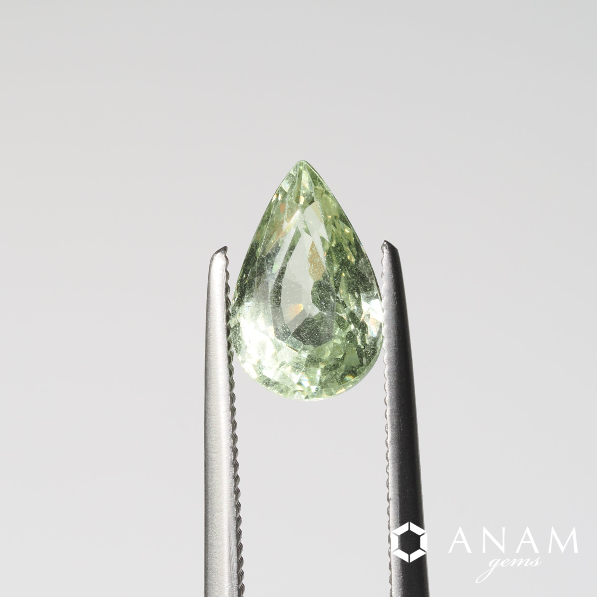 タンザニア産 UVカラーチェンジガーネット Tanzanian UV Color-Change