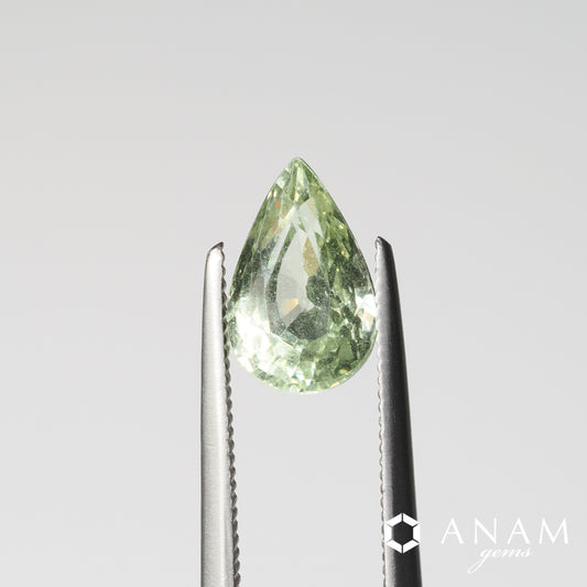 タンザニア産 UVカラーチェンジガーネット Tanzanian UV Color-Change Garnet / ミントグリーンカラー 1.51ct