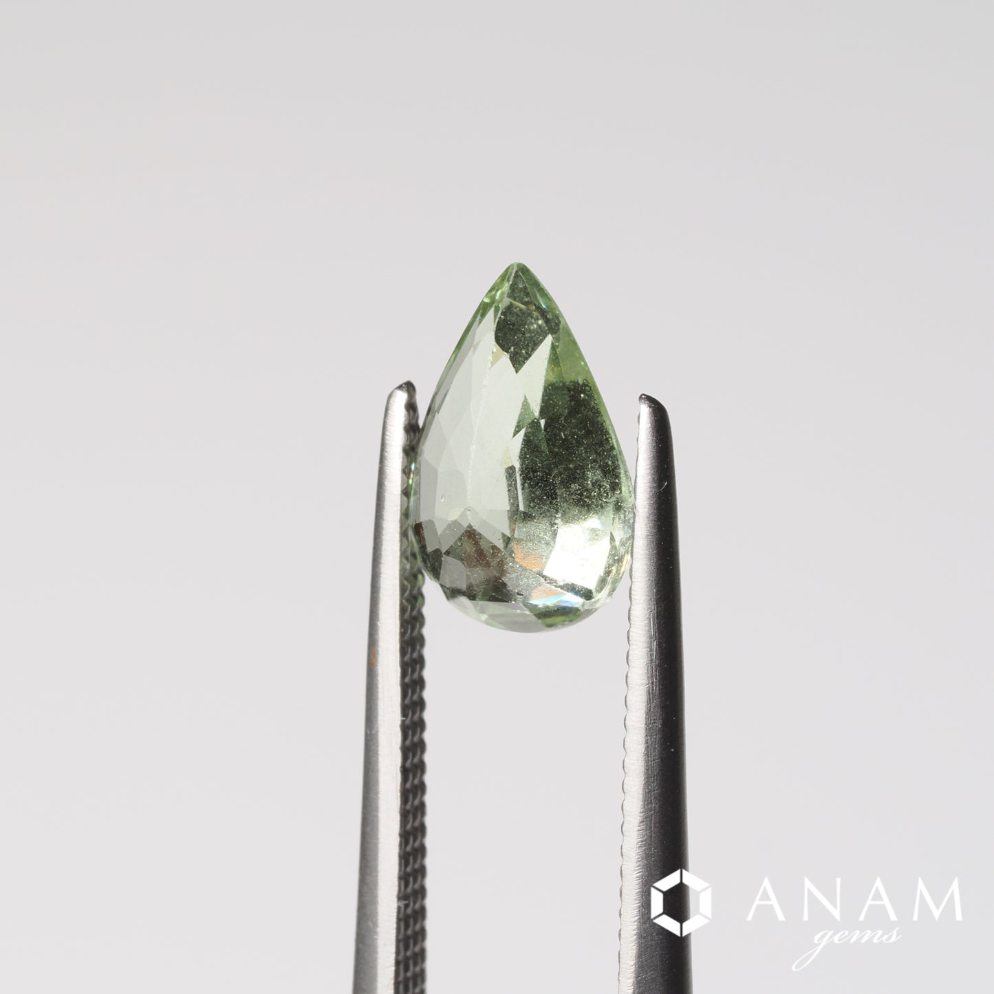 タンザニア産 UVカラーチェンジガーネット Tanzanian UV Color-Change Garnet / ミントグリーンカラー 1.51ct