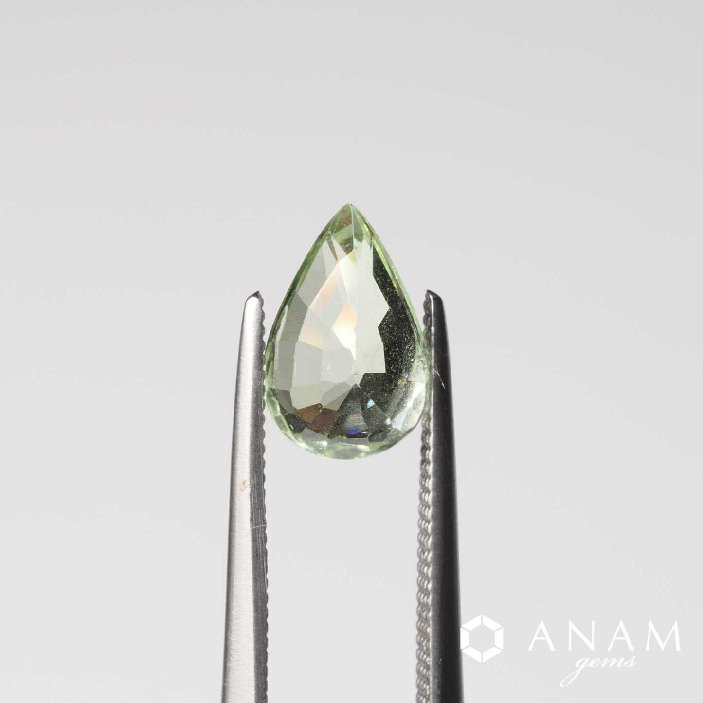 タンザニア産 UVカラーチェンジガーネット Tanzanian UV Color-Change Garnet / ミントグリーンカラー 1.51ct