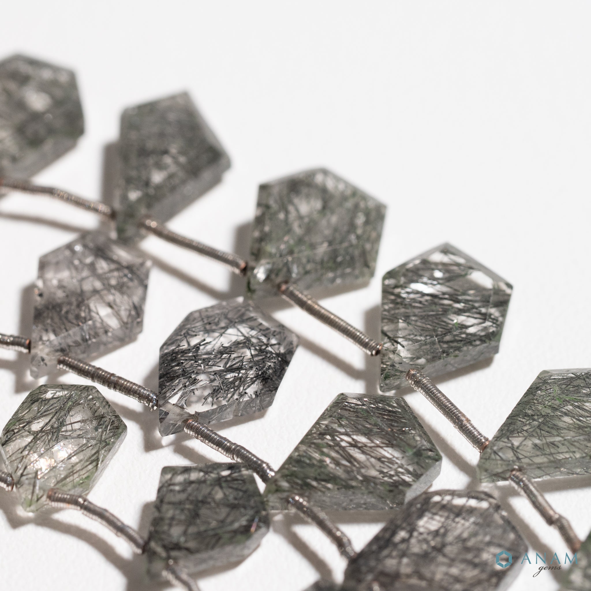 ブラックルチルクォーツ スライスカット ビーズ – ANAM gems・アナム