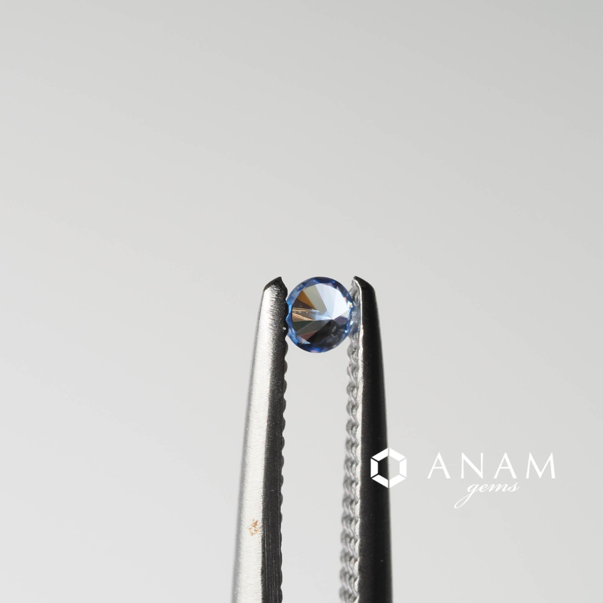 ベニトアイト 0.04ct ルース｜サンベニト鉱山産（Benitoite, San