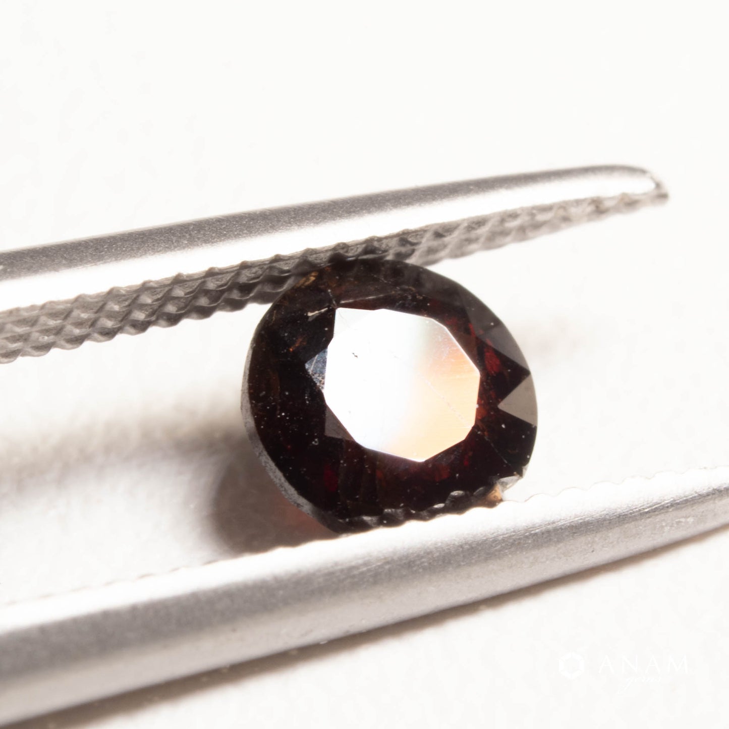 ペイナイト（Painite）0.36ct ミャンマー産 4mmラウンドカット｜彩珠鑑別書付｜レアストーン