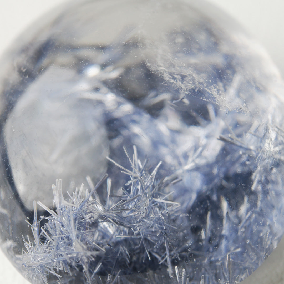 デュモルチェライトインクォーツ ルース –透明感と針が美しいマスターピース