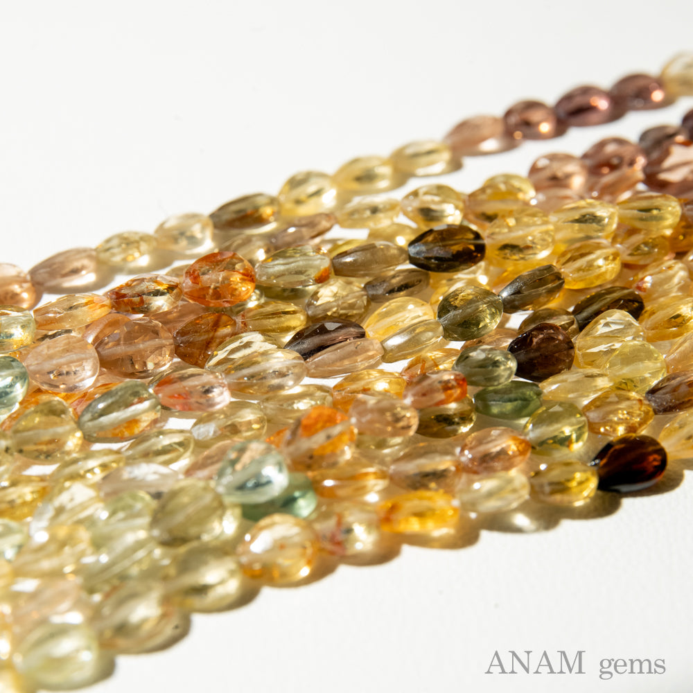 マルチカラージルコン 縦穴ペアシェイプ【2025香港仕入れ】｜グリーン・レッド・イエローの煌めき