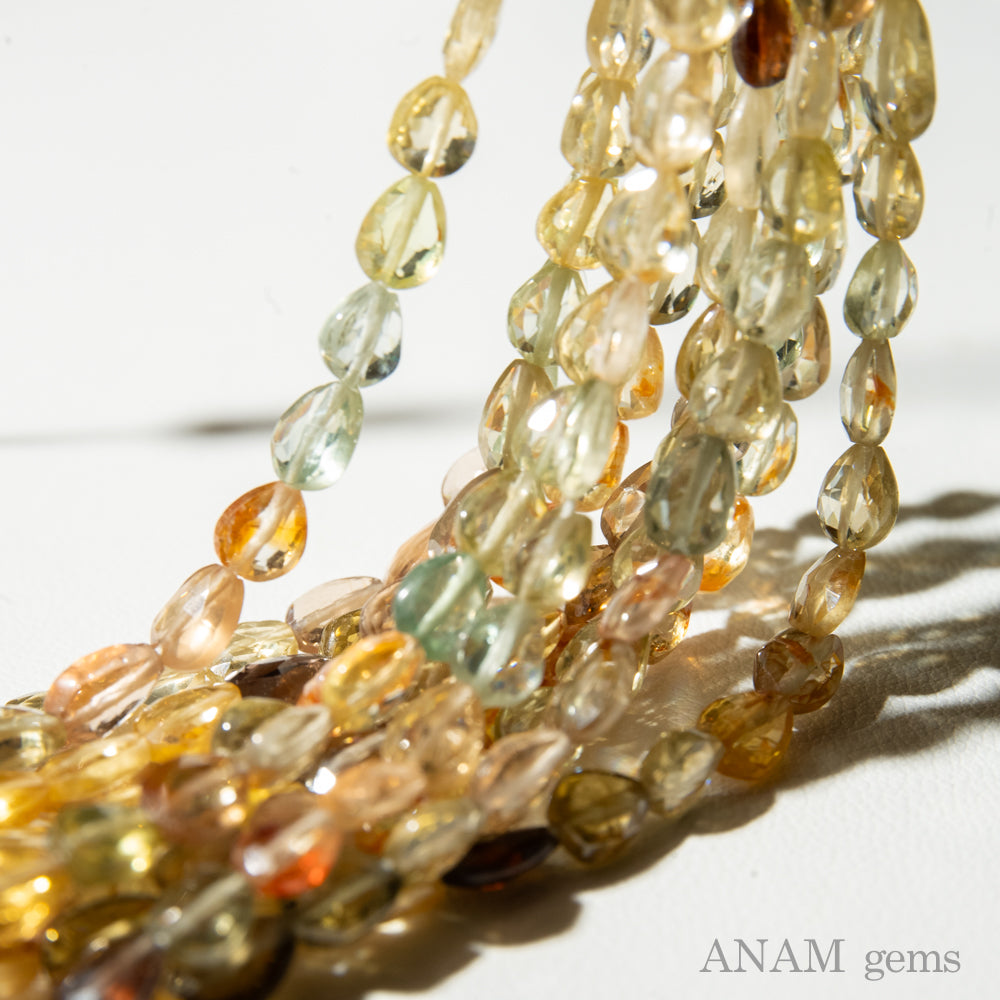 マルチカラージルコン 縦穴ペアシェイプ【2025香港仕入れ】｜グリーン・レッド・イエローの煌めき