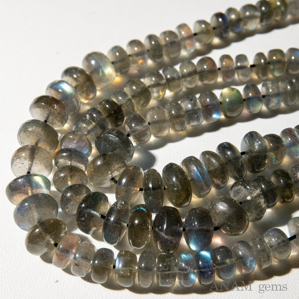 ラブラドライト スムース ロンデル｜光の揺らぎと奥行きを映すグレーの石