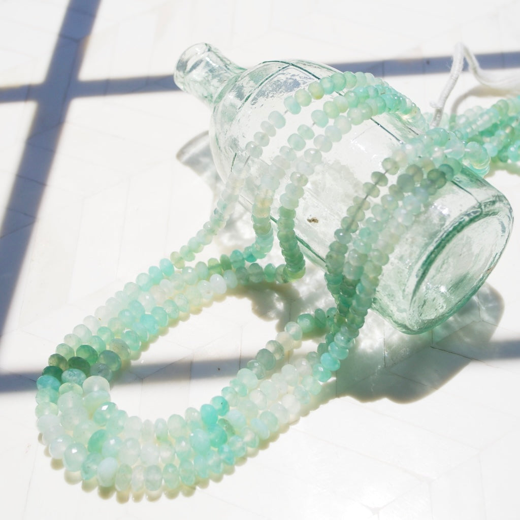 アクアプレーズ ロンデルビーズ｜海の泡のように揺らめく淡青と白の天然石